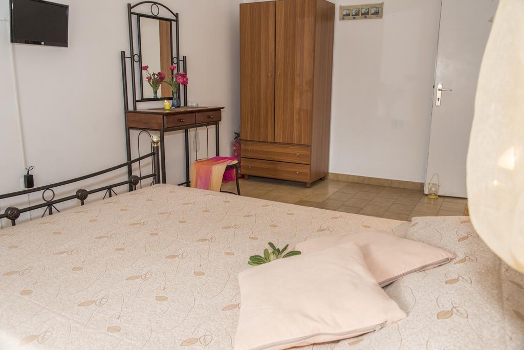 Elena Apartments Pollonia Bagian luar foto